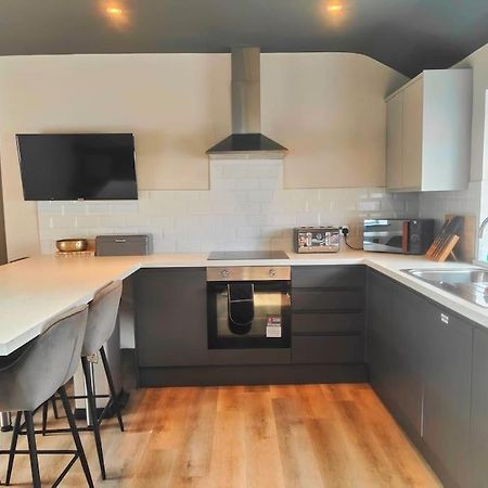 Sloane Modern 2 Bedroom Seafront Apartment بلاكبول المظهر الخارجي الصورة