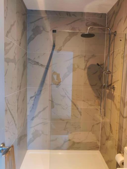 Sloane Modern 2 Bedroom Seafront Apartment بلاكبول المظهر الخارجي الصورة