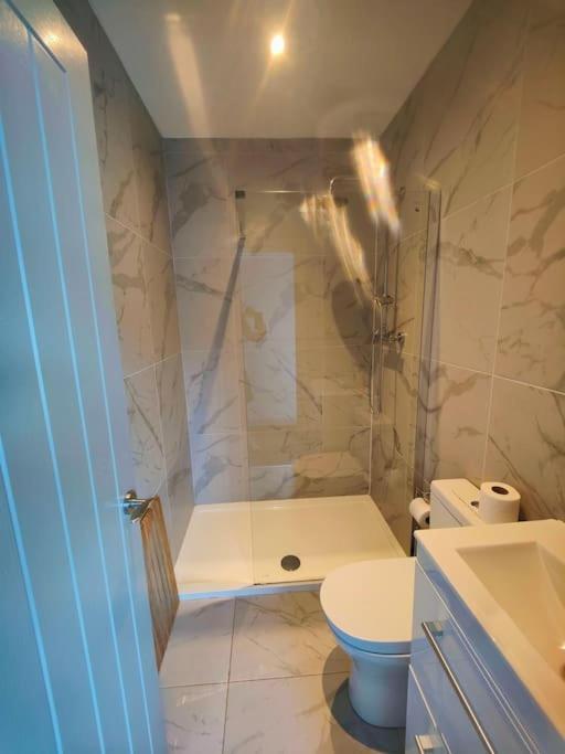 Sloane Modern 2 Bedroom Seafront Apartment بلاكبول المظهر الخارجي الصورة