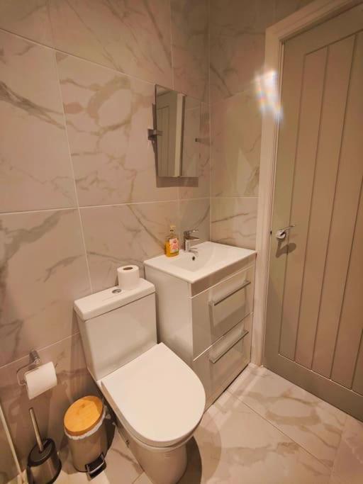 Sloane Modern 2 Bedroom Seafront Apartment بلاكبول المظهر الخارجي الصورة